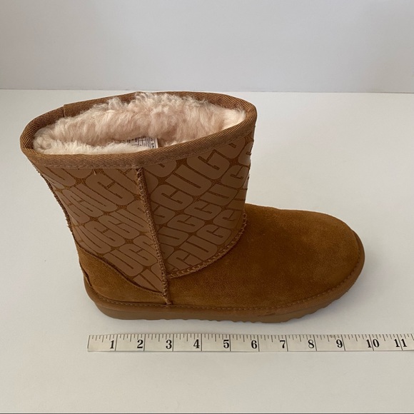 UGG Classic Short UGG Logo Boots Chestnut Kid’s 5 (Will Fit a Women’s 7) NWOB - Picture 7 of 9